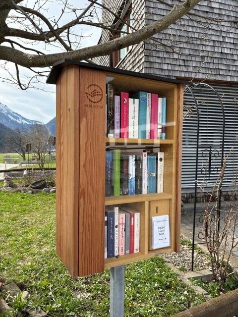 offener Bücherschrank "Biblio-to-Take"