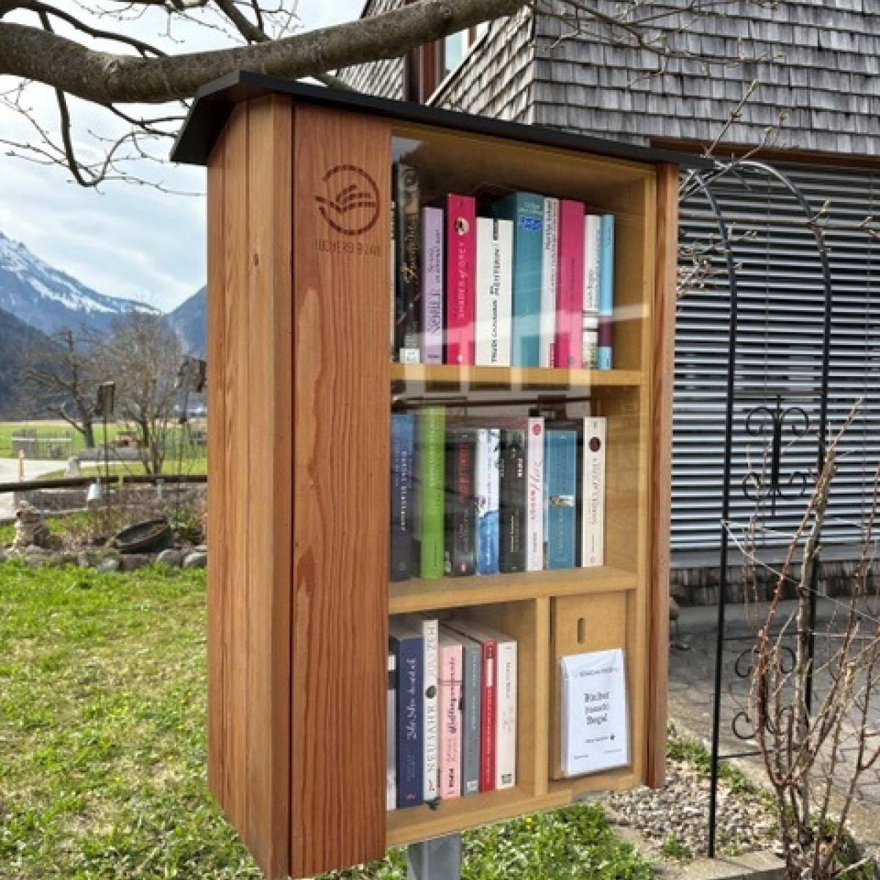 offener Bücherschrank "Biblio-to-Take"